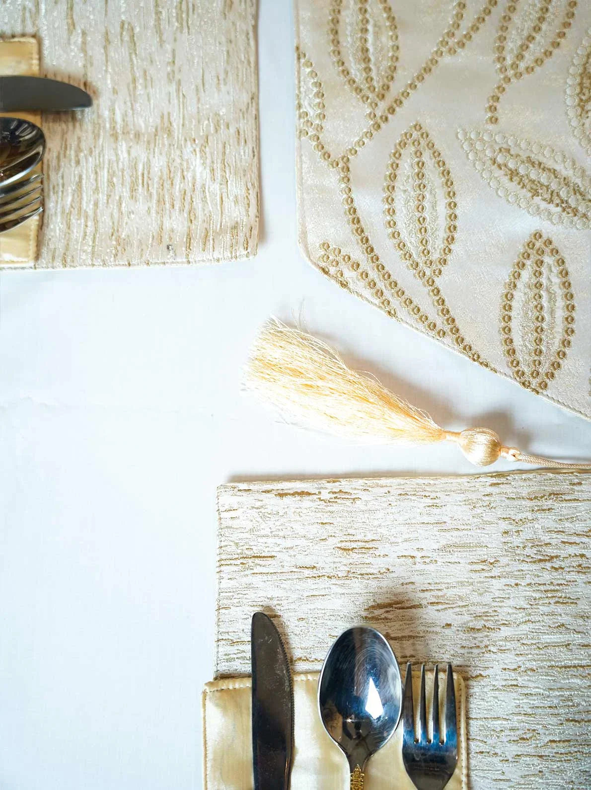 Luxury Thick Lined Damask Table Runner Set