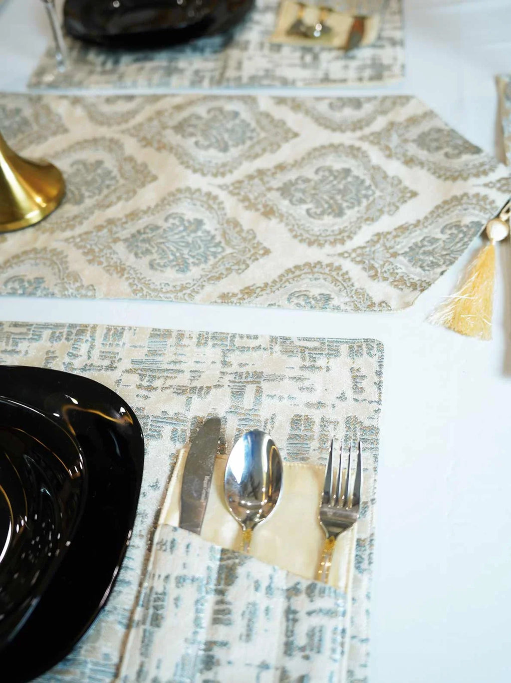 Platinum Skyline Table Runner Set