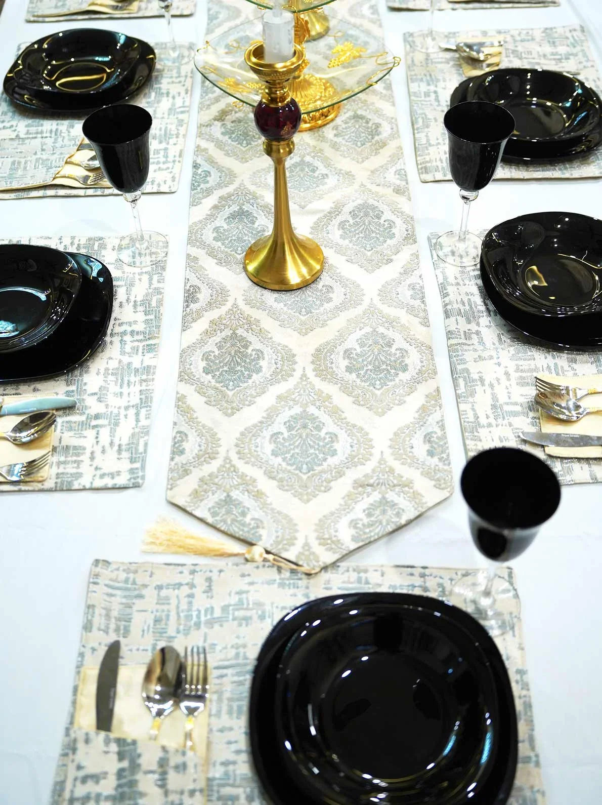 Platinum Skyline Table Runner Set