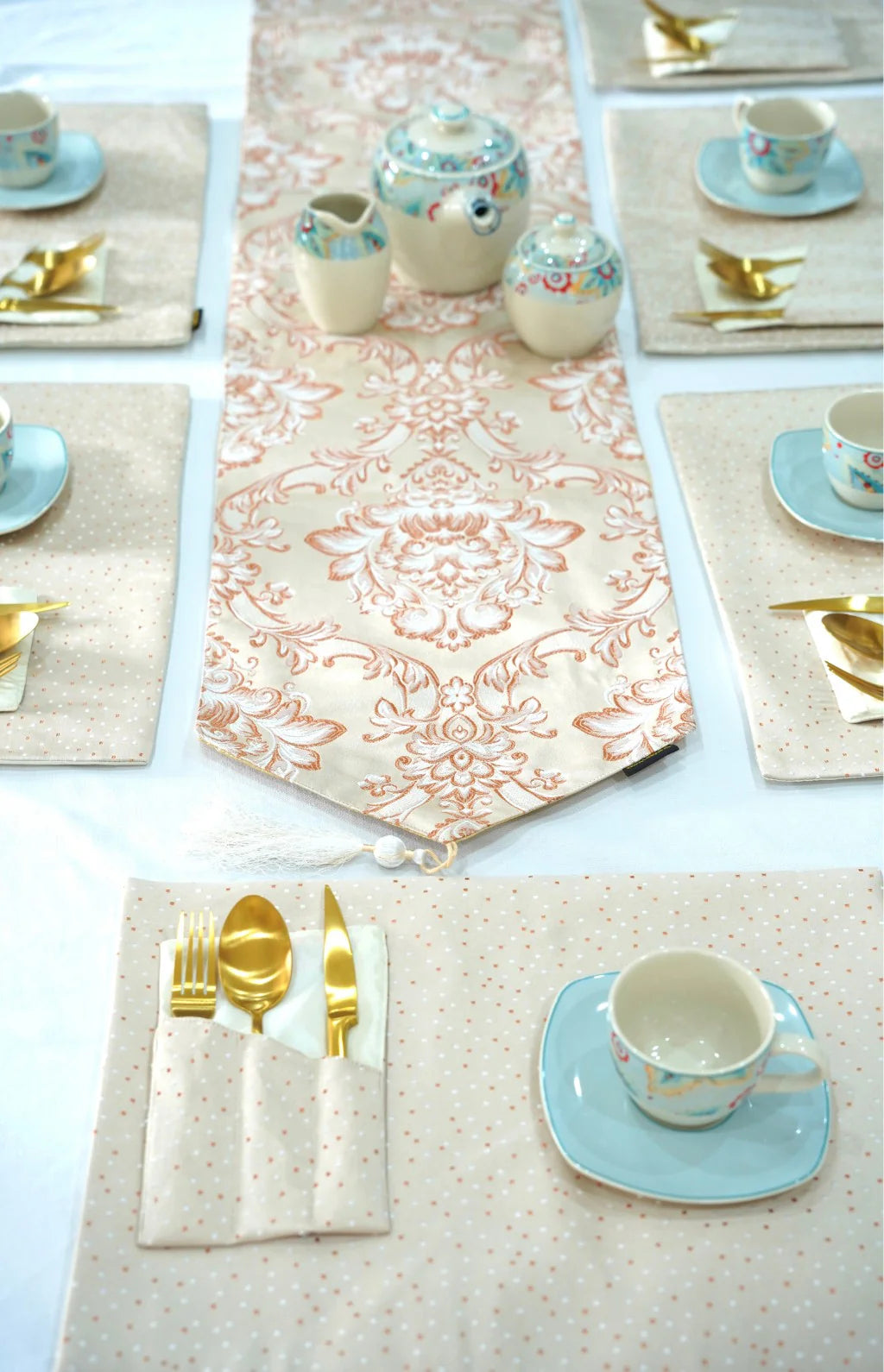 Pink Golden Damask Runner Set