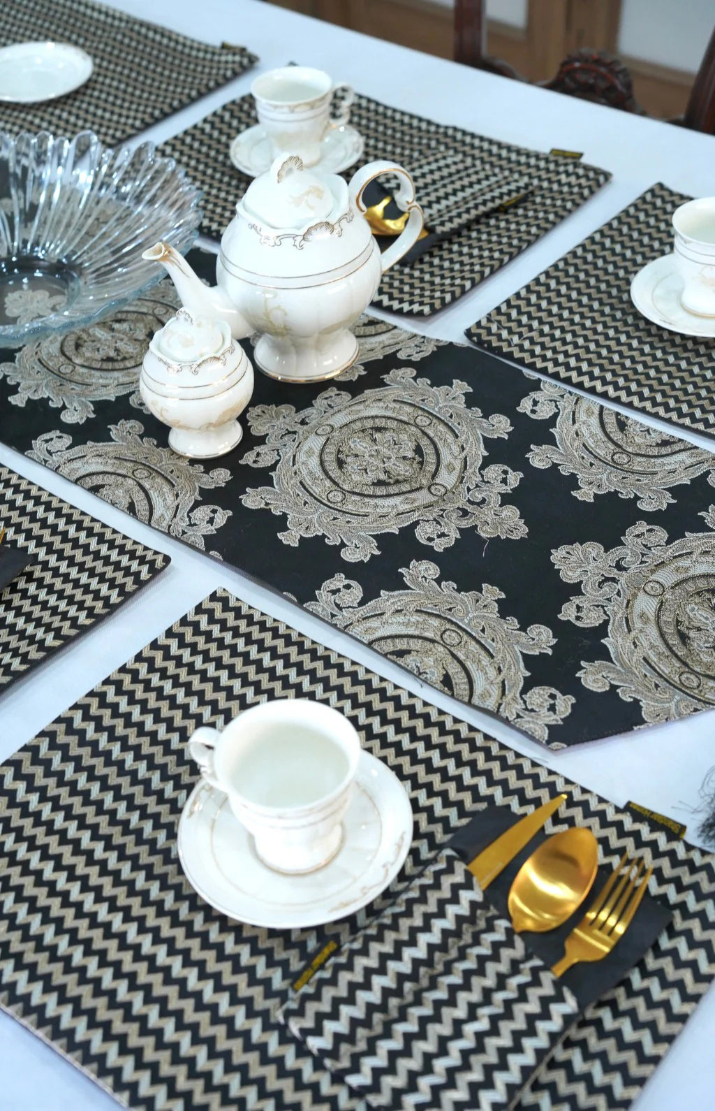 Crown Gold Black Table Runner Set