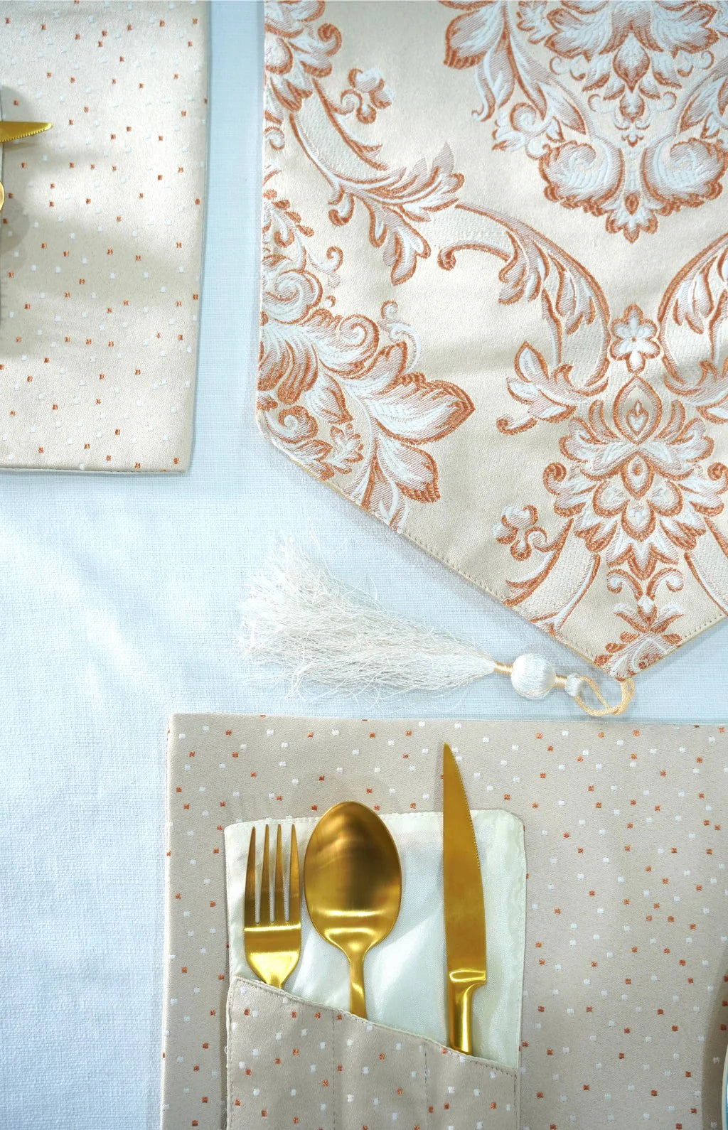 Pink Golden Damask Runner Set