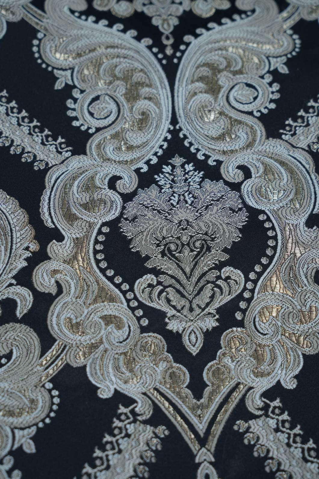 Baroque Majesty Table Runner