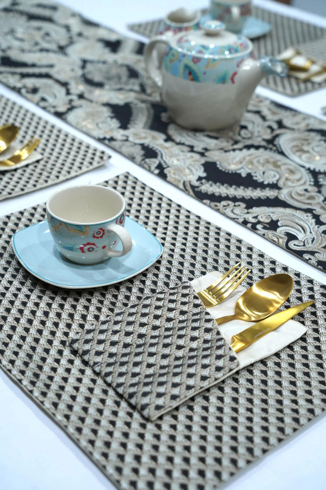 Baroque Black Gold Table Runner Set