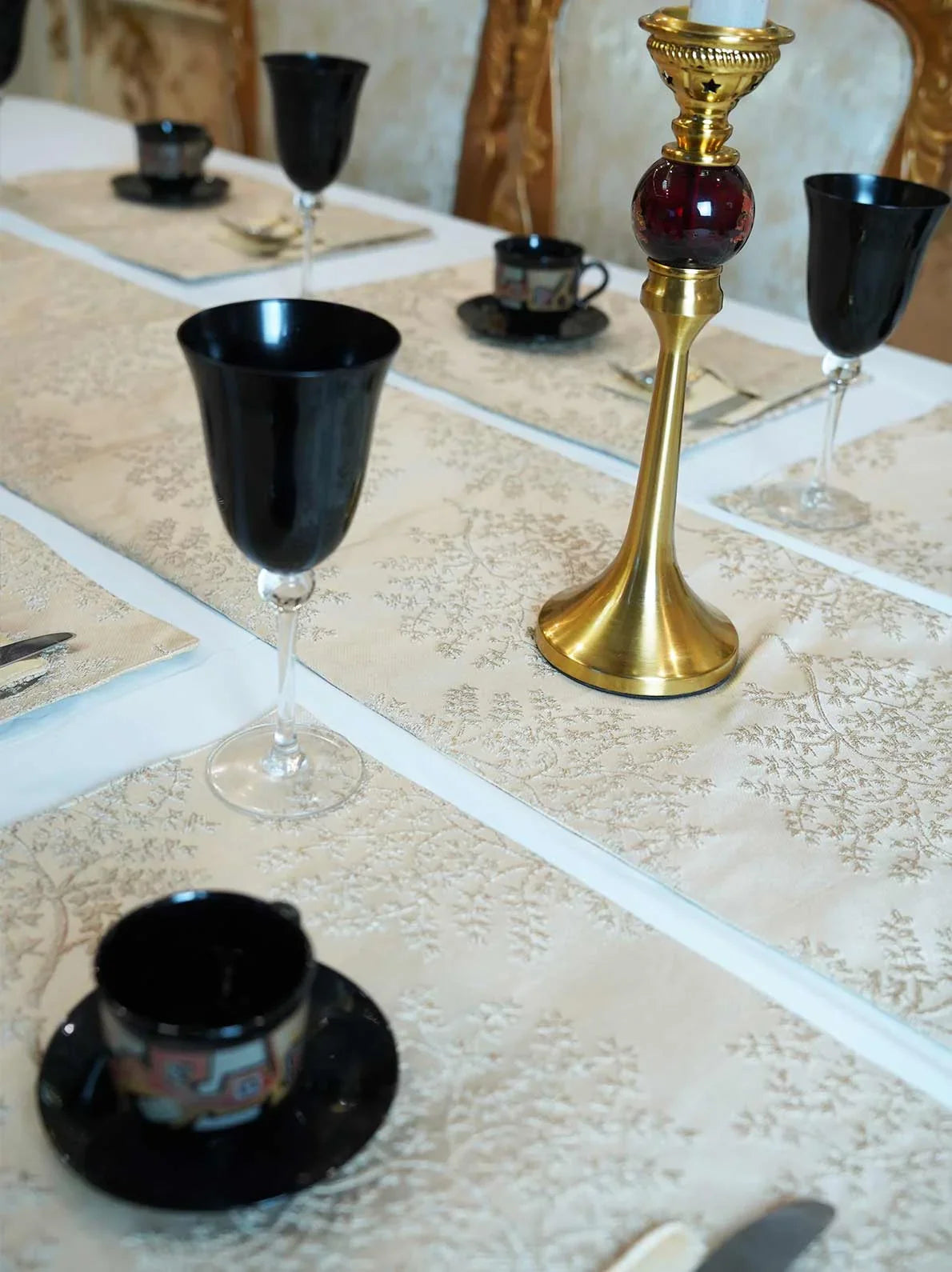 Vintage Jacquard Table Runner Set
