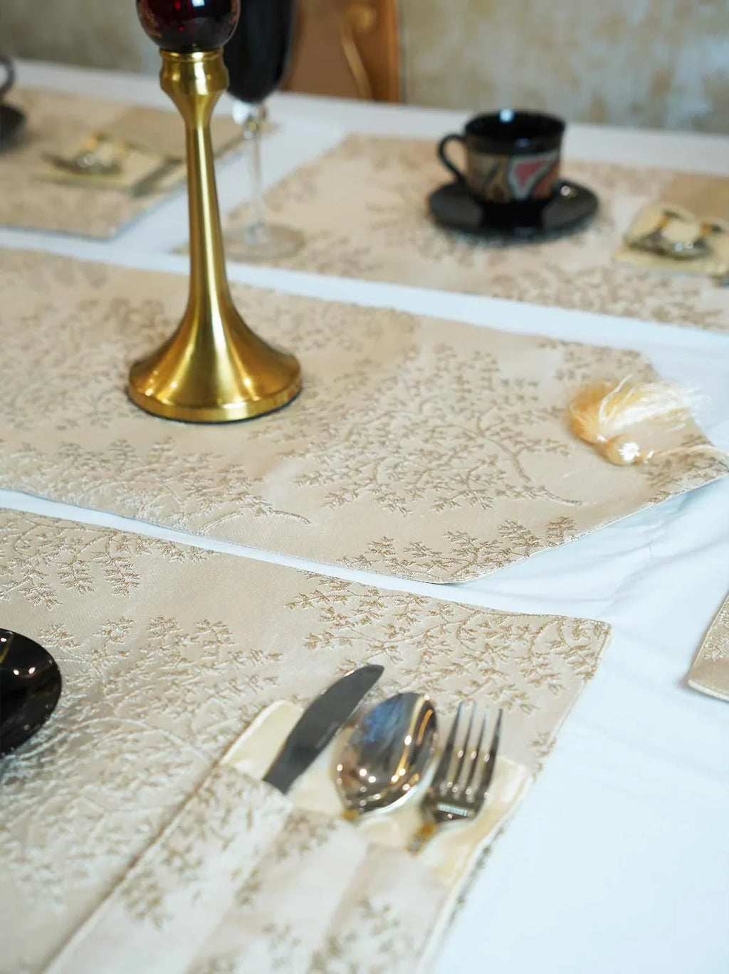 Vintage Jacquard Table Runner Set